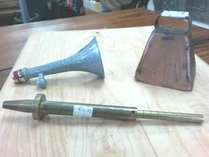 lot 278 image: Copper Bell � Brass Pressure gauge -  Official Gene Autry Horn (missing rubber ball)