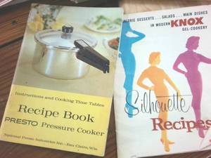 lot 280 image: Large Collection of Vintage Cookbooks  and Pamphlets