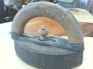 lot 303 image: Vintage Iron with nice Wooden Handle