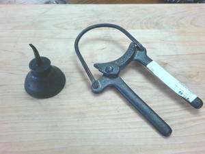 lot 311 image: Vintage Metal Jar Sealer and mini oil can