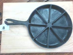 lot 8 image: 9 inch diameter � BSR Vintage Cast Iron Corn Bread Pan with 8 slots