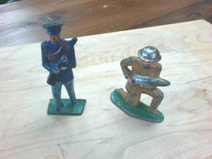 lot 336 image: 2 Antique WWI Metal Soldier Toys � Authentic