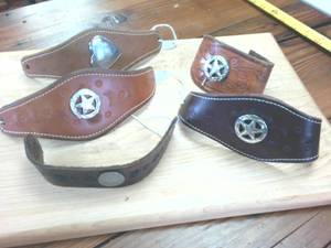 lot 375 image: Lot of 5 handcrafted Leather bracelets