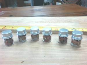 lot 384 image: Lot of 6 small bottles of agates