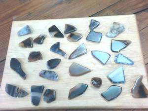 lot 392 image: Polished agates