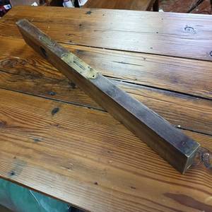 lot 409 image: Vintage CSCO Meadow Connecticut USA wooden level with brass and glass