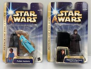 lot 8 image: 2003 STAR WARS Attack Of The Clones Ep2 Gold Series Action Figures (New Old Stock) One Figure Loose On Card