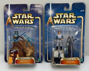 lot 43 image: 2002 STAR WARS Attack Of The Clones Ep2 Gold Series Action Figures (New Old Stock)