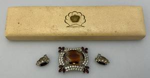 lot 203 image: 1950s British Topaz Glass And Rhinestone Brooch And Clip On Earrings