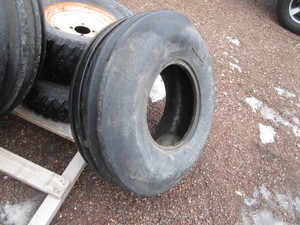 lot 66 image: Implement Tire