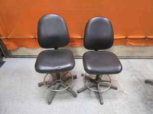lot 83 image: (2) Adjustable Height Bar Stools