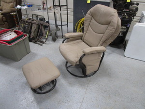 lot 85 image: Rocking Chair & Ottoman
