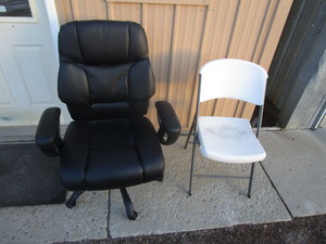lot 28 image: Office Chair & Folding Chair