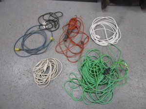 lot 16 image: Extension Chords & Trouble Light