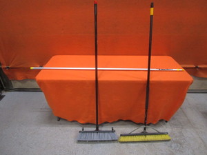 lot 27 image: Booms & Extendable Pole