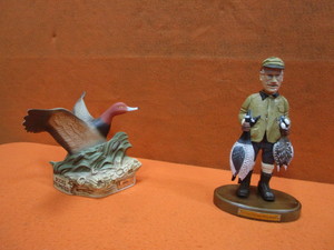 lot 188 image: Ducks Unlimited Decanter & Duck Hunter Figure