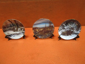 lot 191 image: Terry Redlin & Bob Travers Collector Plates, Deer Scenes