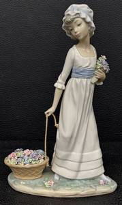 lot 29H image: Vintage Llardo Wild Flowers Girl Porcelain Figurine  Lladro Figurine Model 5030