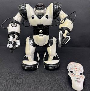 lot 49RO image: WowWee Robosapien X Robot with Remote Control
