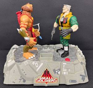 lot 59RO image: Small Soldiers Tiger Electronics Battle Arena Playset with 2 Figures