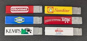 lot 101JT image: Six Vintage Advertising Box Cutters