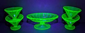 lot 103JT image: Vintage Uranium Footed Glass Dish and Four Stemmed Sherbet Dishes