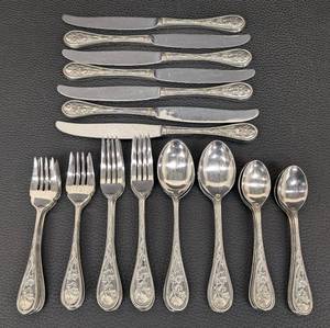 lot 113MP image: Vintage Supreme Wildflowers SS Flatware - 43-Pc Set
