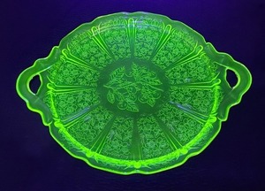 lot 8D image: Vintage Uranium Glass Green Depression Cake Platter
