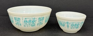 lot 11MO image: Pyrex Amish Butterprint Mixing Bowls Vintage Set of 2