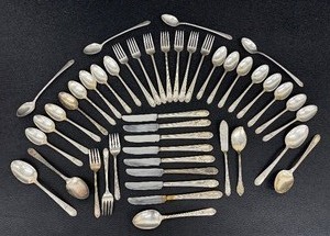 lot 52D image: Rogers XII Overlaid Silver Plate Flatware Set - 44-Piece with Wooden Box