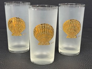 lot 59 image: Three Vintage Culver Vintage Frosted Glass Tumblers - Seashell Gold Embossed