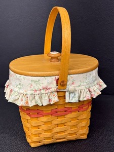 lot 71 image: Longaberger Mothers Day 2001 Blossoms Basket - Handwoven