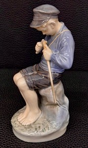 lot 75JT image: Vintage Royal Copenhagen Figurine 905 Boy Whittling Stick