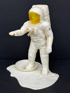 lot 86JT image: Vintage 1970s Revell Astronaut Figure in White Space Suit