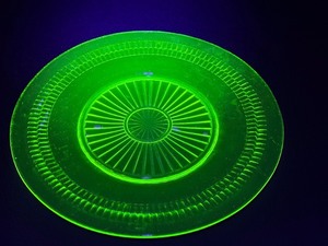 lot 92JT image: Vintage Depression Green Uranium Glass Cake Plate - Radial Sunburst Pattern