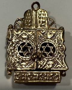 lot 15JT image: Torah Charm - Vintage 14K Gold Two-Door Open-Display