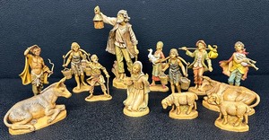 lot 11C image: Fontanini Nativity Figurines - Depose Italy 1983 Group with Animals