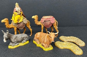 lot 43C image: Fontanini Nativity Figures - Italy - 3 to 5 34  Tall (Lot of 6)