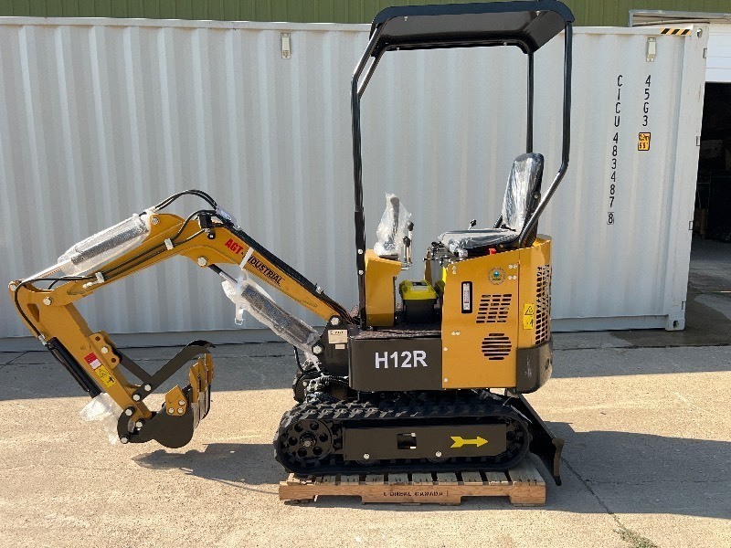lot 1639 image: 2026 CFG Mini Excavator (H12R)