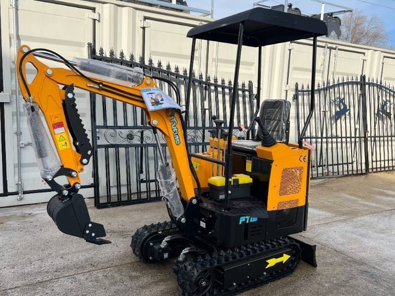 lot 1001 image: FUTURE Mini Excavator (FT15)
