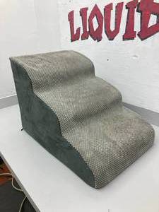 lot 181 image: Pet Step Stool