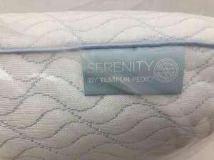 lot 70 image: Serenity Pillow by Tempur-Pedic