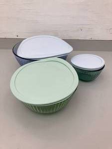 lot 75 image: Pyrex Assorted Glass Mixing Bowls (6 pieces)