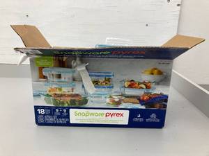 lot 77 image: Snapware Pyrex Glass Food Storage Set