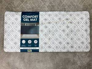 lot 120 image: Town & Country Living Comfort Gel Mat (20 in x 42 in)