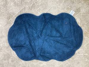 lot 136 image: Cotton Scallop Bathmat (2 ft x 3 ft)