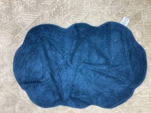 lot 137 image: Cotton Scallop Bathmat (2 ft x 3 ft)