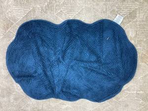 lot 138 image: Cotton Scallop Bathmat (2 ft x 3 ft)