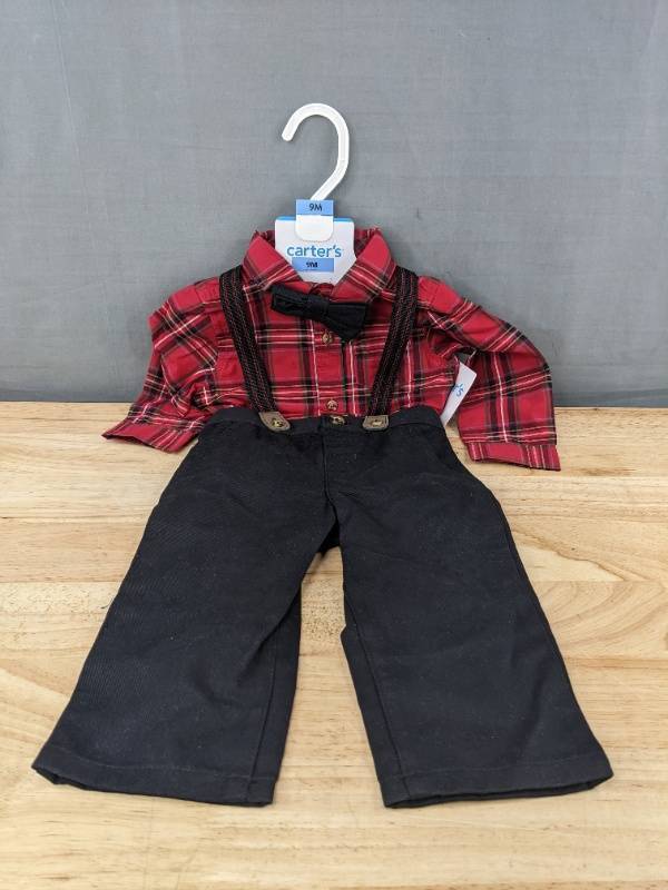 lot 500 image: Carters Boys Holiday Set, Size 9 Months - Brand New