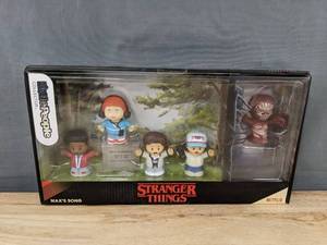 lot 90W image: 5 Netflix Stranger Things Figures - Brand New